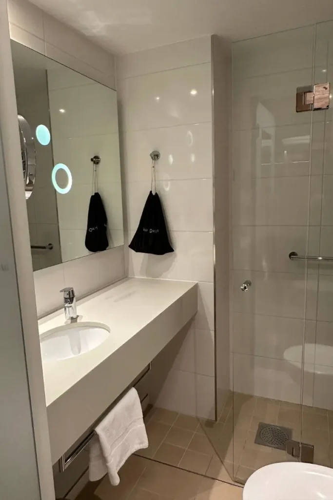 Radisson Blu Arlandia Airport 호텔 화장실 세면대