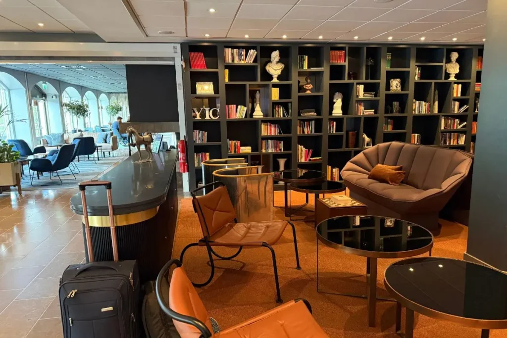 Radisson Blu Arlandia Airport 호텔 로비 전경