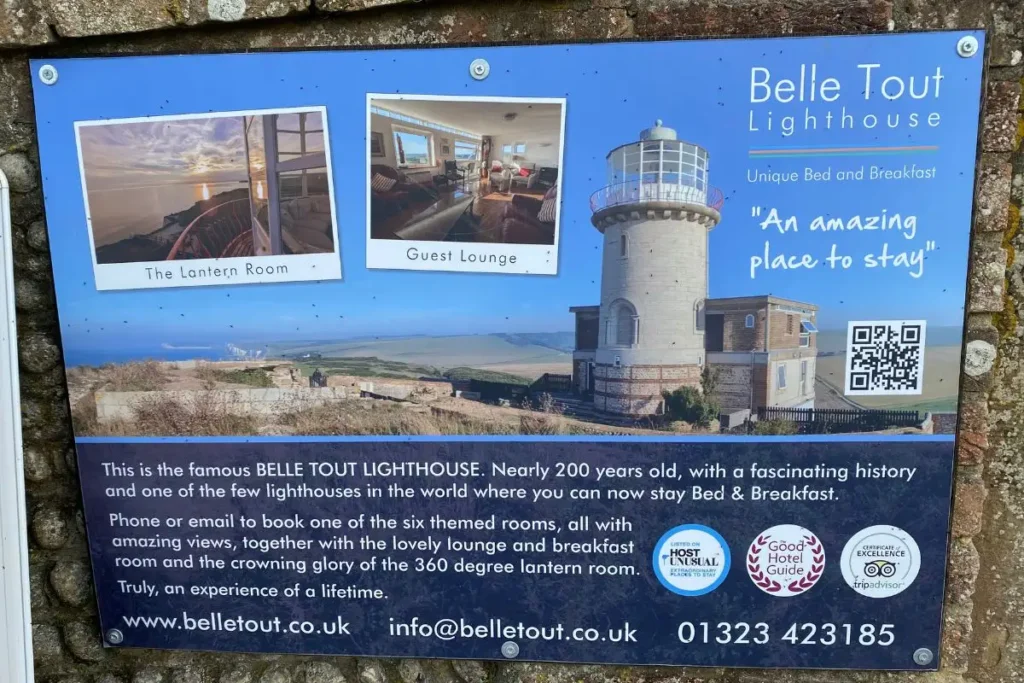 영국 비치 헤드에 위치한 Belle Tout Lighthouse Bed and Breakfast 표지판