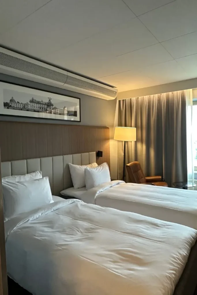 Radisson Blu Arlandia Airport 호텔 객실 침대