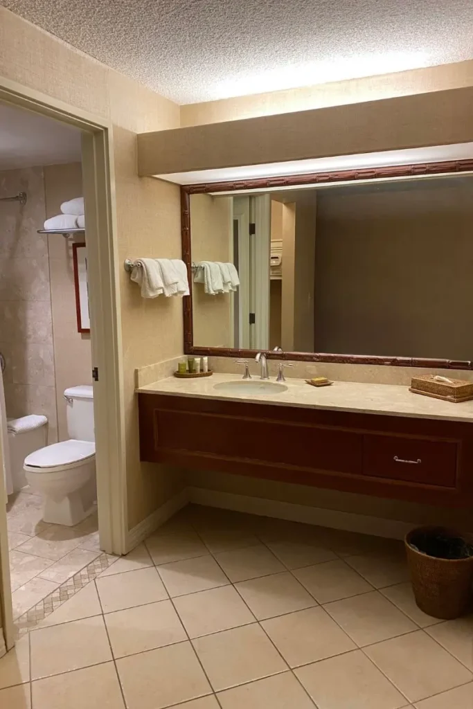 Hilton Waikoloa Village 욕실 내부 전경