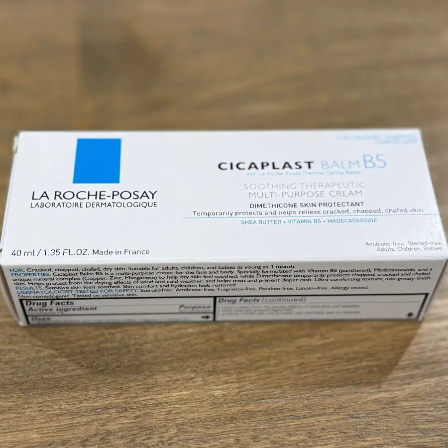 La Roche-Posay Cicaplast Baume B5 제품 패키지 – 튜브 타입 외부 디자인