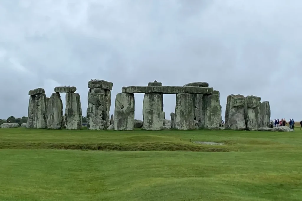 영국 윌트셔 평원에 위치한 고대 유적 스톤헨지 전경