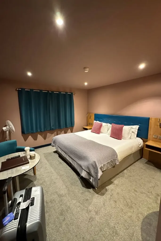 Stratford Park Hotel & Golf Club의 깔끔하고 아늑한 객실 전경