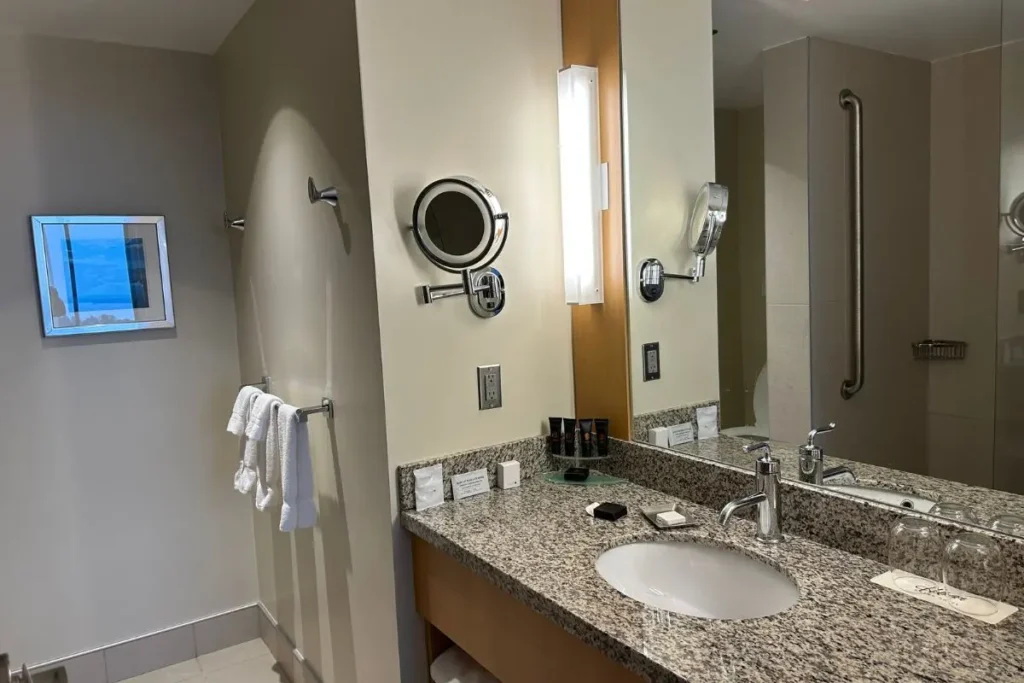 The Holman Grand Hotel 욕실 전경