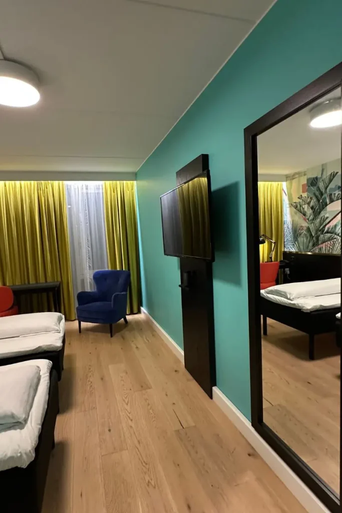 Thon Hotel Storo 객실에 비치된 TV