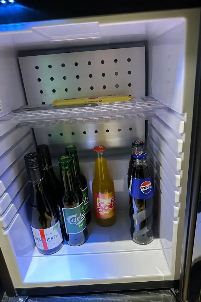 Thon Hotel Storo 객실에 비치된 냉장고