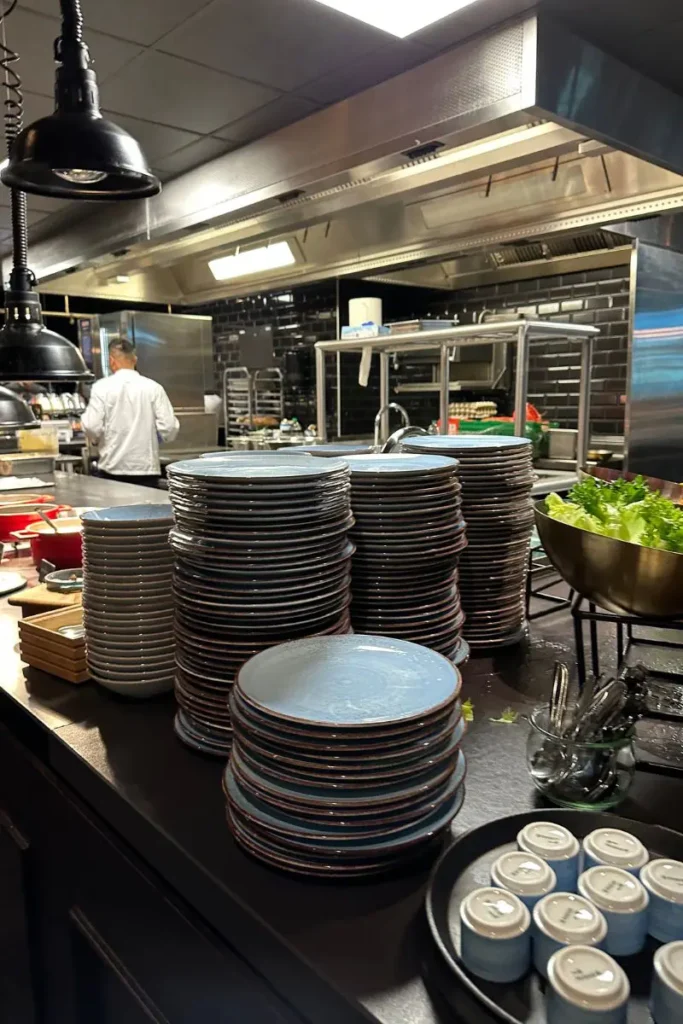 Thon Hotel Storo 조식 뷔페 전경