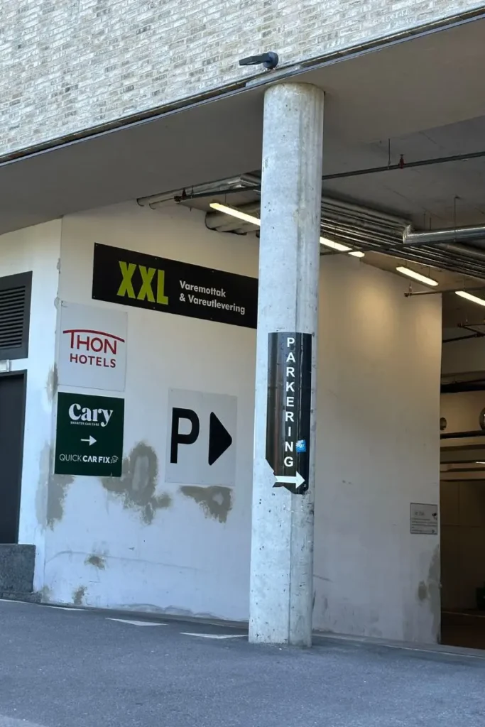 Thon Hotel Storo 주차장 입구 전경