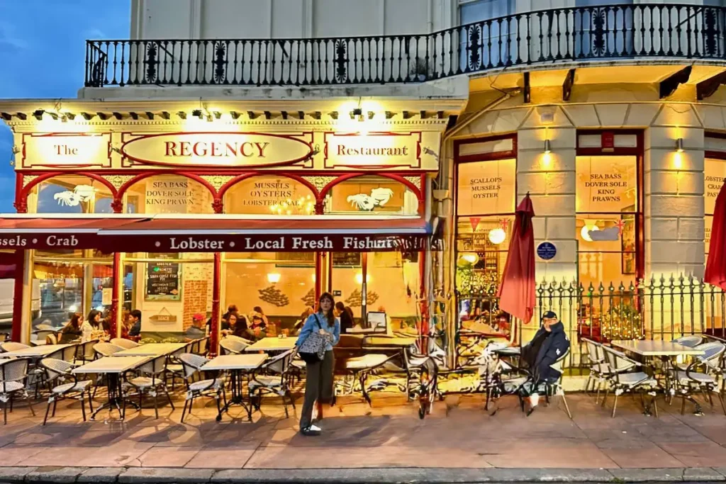 브라이튼 해변 앞에 위치한 Regency Restaurant 외관 전경