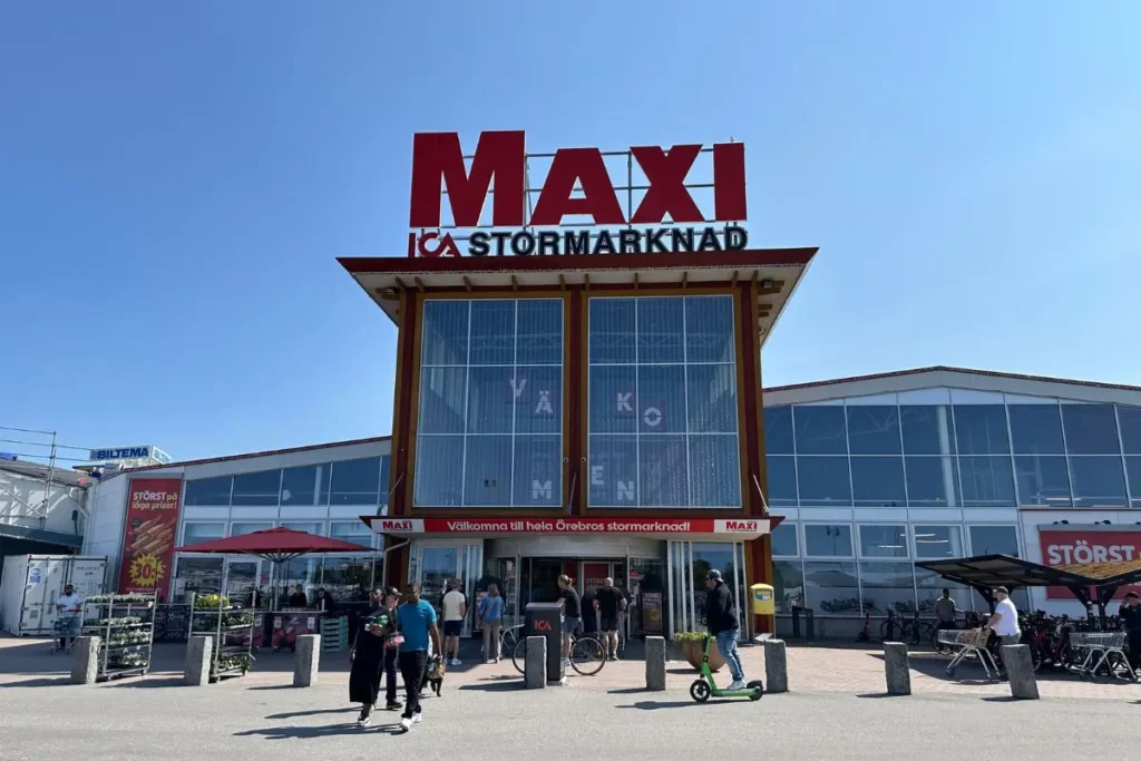 ICA Maxi 대형 마트 전경