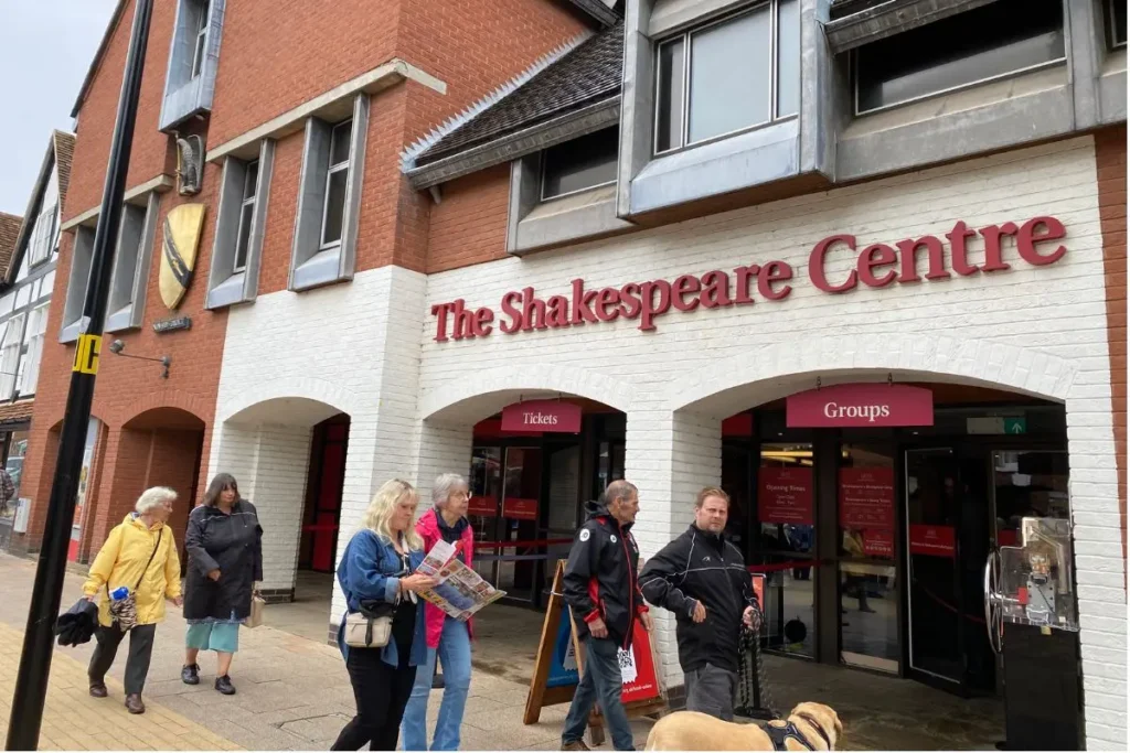 영국 스트랫퍼드어폰에이번에 위치한 셰익스피어 센터 전경