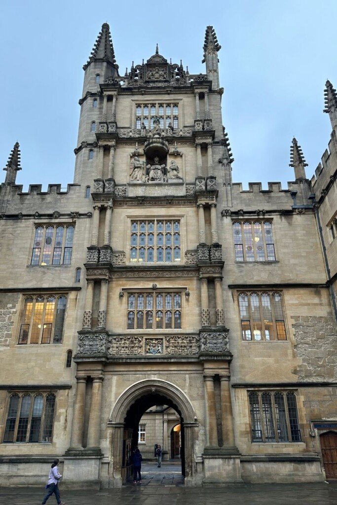 영국 옥스퍼드 대학교의 보들리언 도서관(Bodleian Library) 외관 전경