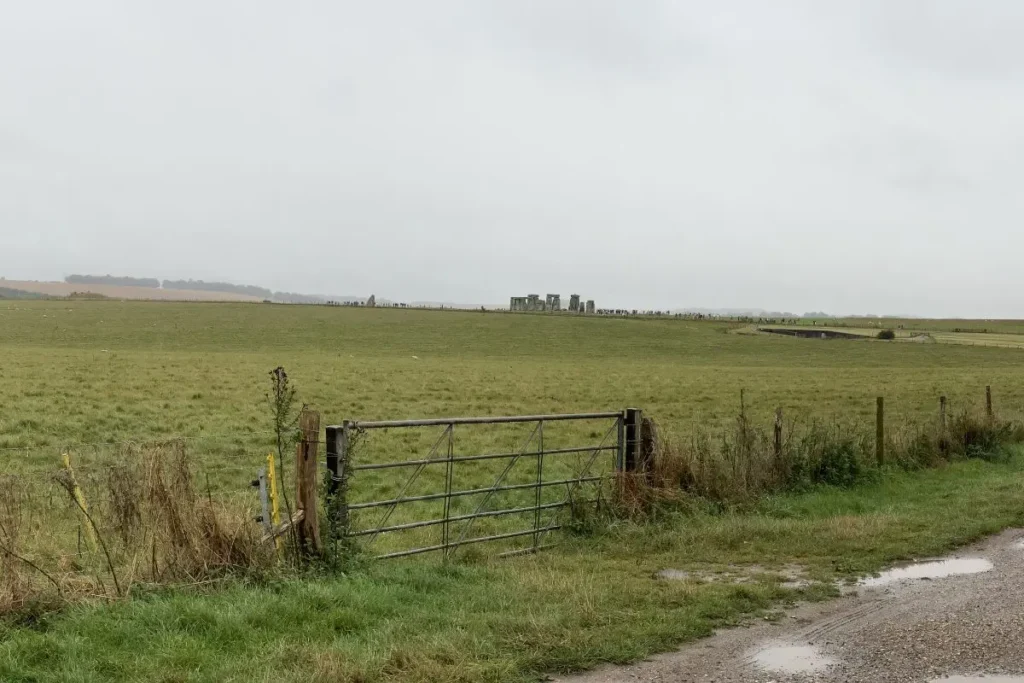 무료 퍼블릭 풋패스에서 멀리 바라본 스톤헨지 유적 전경