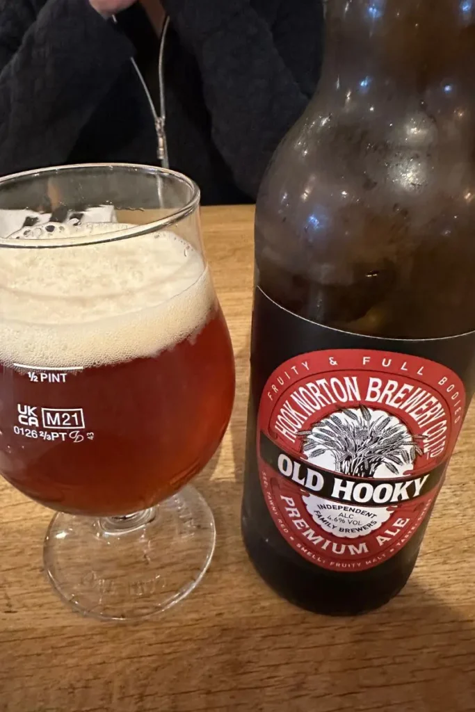 신선한 재료로 만든 파스타와 피자, 그리고 현지 맥주가 함께 어우러진 L'Anatra 이탈리안 레스토랑에서 즐긴 식사.