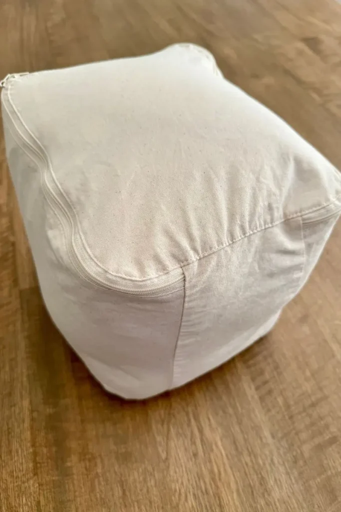 미국 대학 기숙사 준비물 완벽 체크리스트 (2025년 최신판, 신입생 필독) 3 백에 넣어져 부피가 작아진 다운 이불