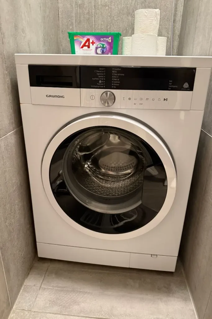 베르겐 Barfot Apartment 숙소에 구비된 세탁기와 건조기 모습