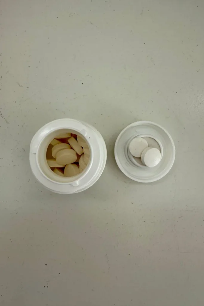 입냄새 제거에 효과적인 미국 구강 유산균 바이오가이아 프레쉬 브레스 병과 입에서 녹여 먹는 민트향 로젠지