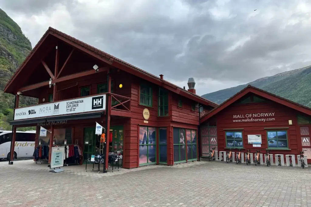 mall-of-norway-shop-entrance-flam