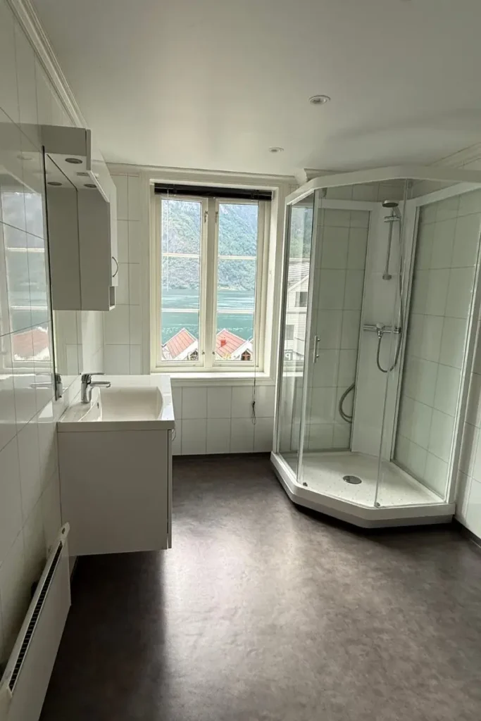 vangsgaarden-hotel-modern-bathroom 1