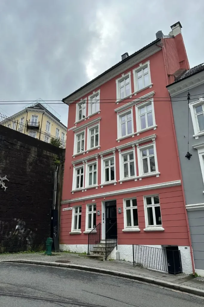 노르웨이 베르겐 시내에 위치한 Barfot Apartment 건물 정면 모습