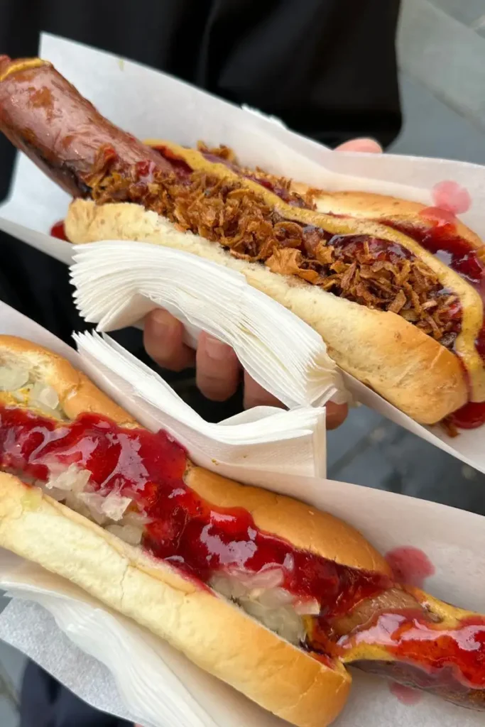 노르웨이 베르겐 Trekroneren 가게의 명물, 순록 소시지 핫도그