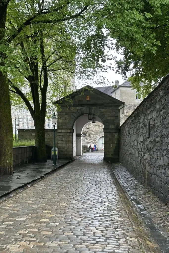 노르웨이에서 가장 오래된 요새 중 하나인 베르겐후스 요새의 입구 모습