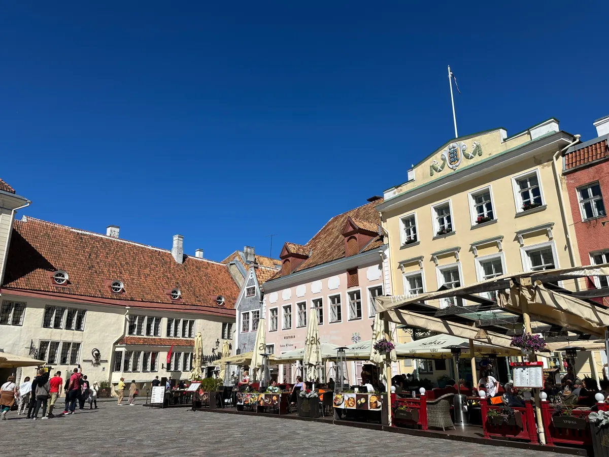 tallinn-town hall square
