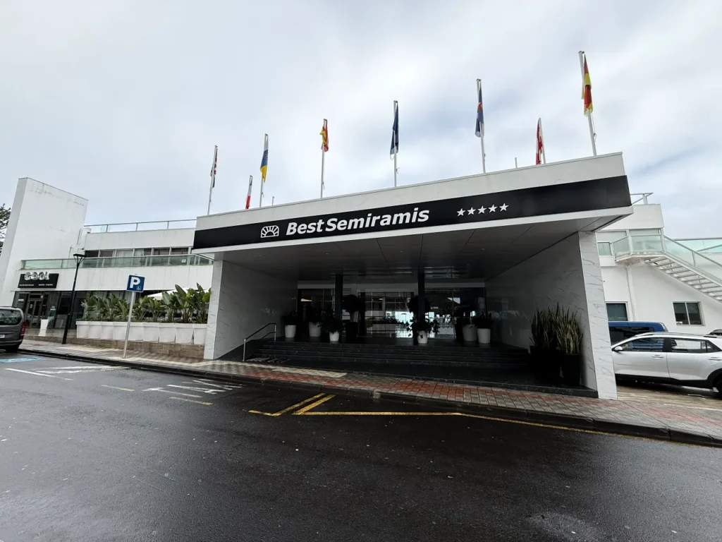 Tenerife travel review, magnificent exterior and full view of the Best Semiramis Hotel overlooking the cliff.