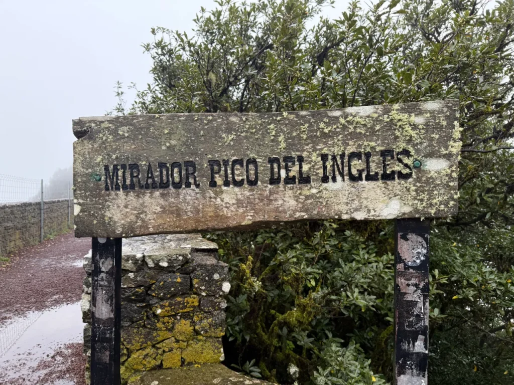 아나가 국립공원 여행, 피코 델 잉글레스 전망대 (Mirador Pico del Inglés) 나무 이정표